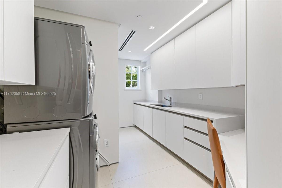 OCEANSIDE FISHER ISL COND - Residential