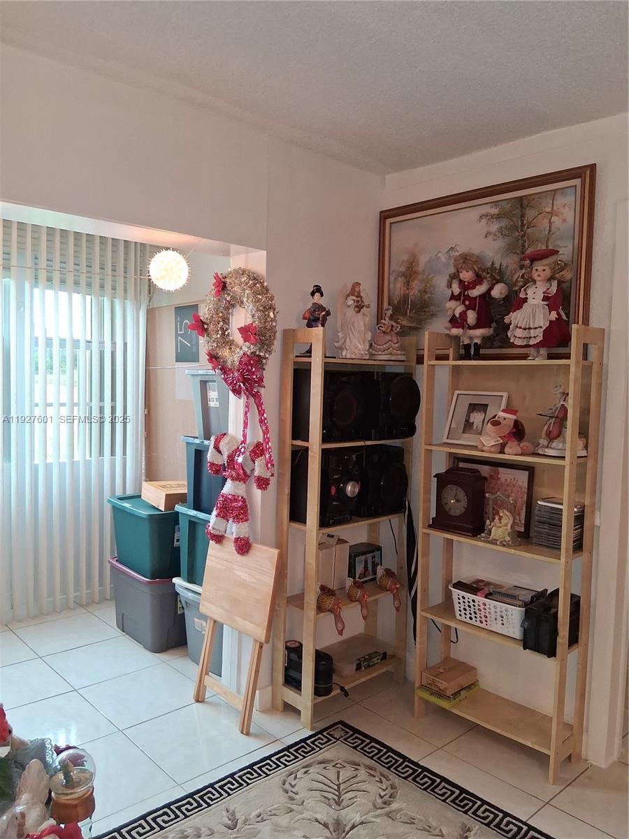 SUNRISE LAKES 68 CONDO - Residential