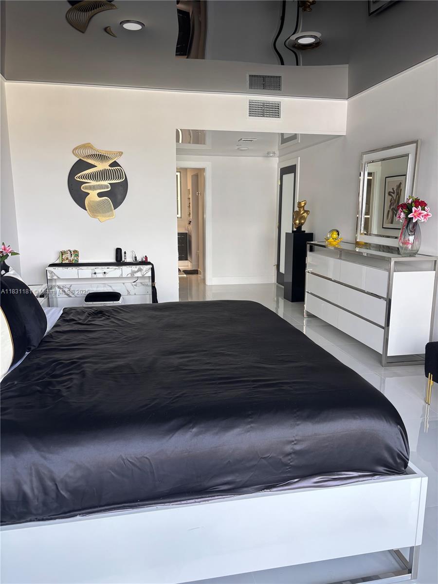 OCEAN CLUB CONDO - Residential Lease