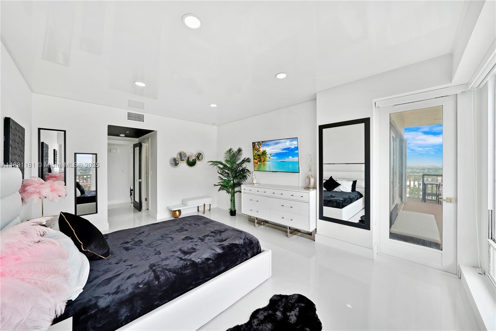 OCEAN CLUB CONDO - Residential Lease