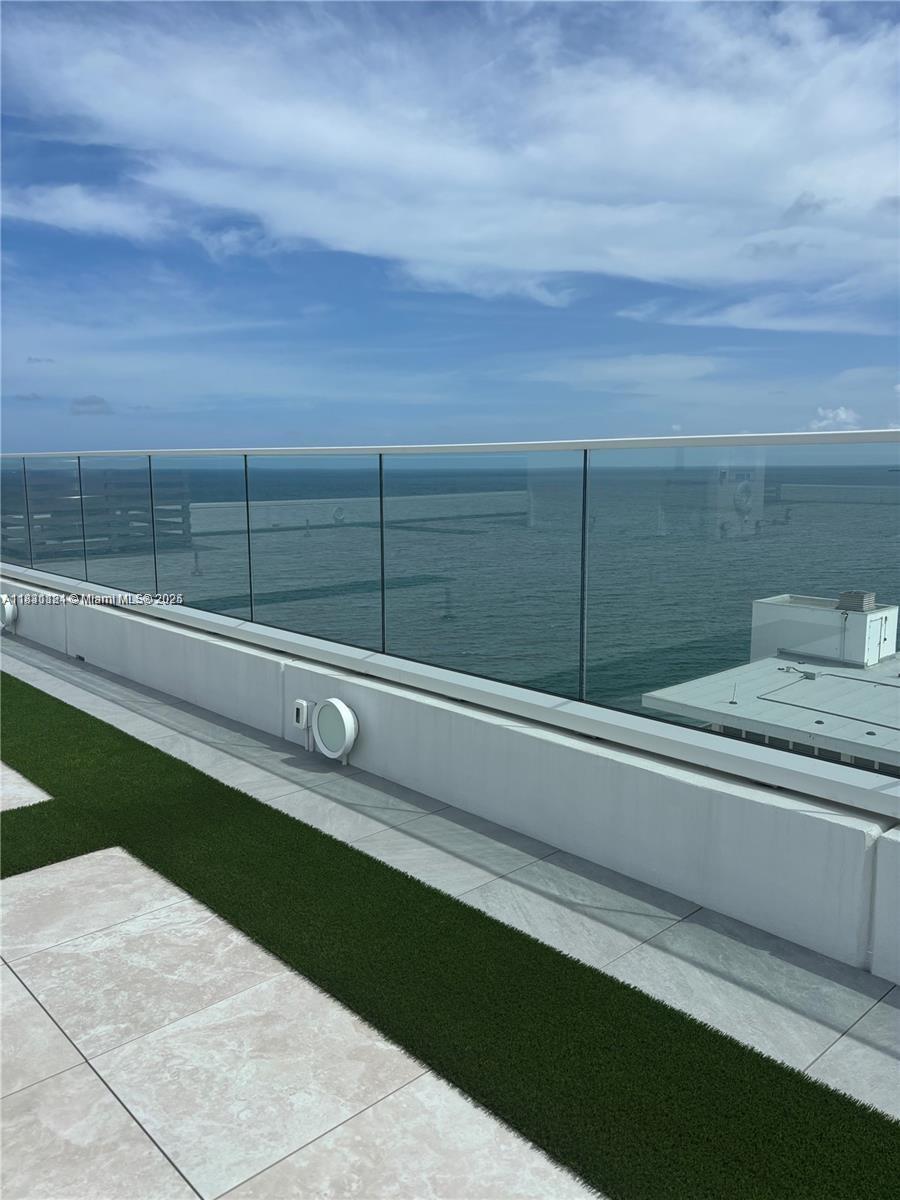 OCEAN CLUB CONDO - Residential Lease