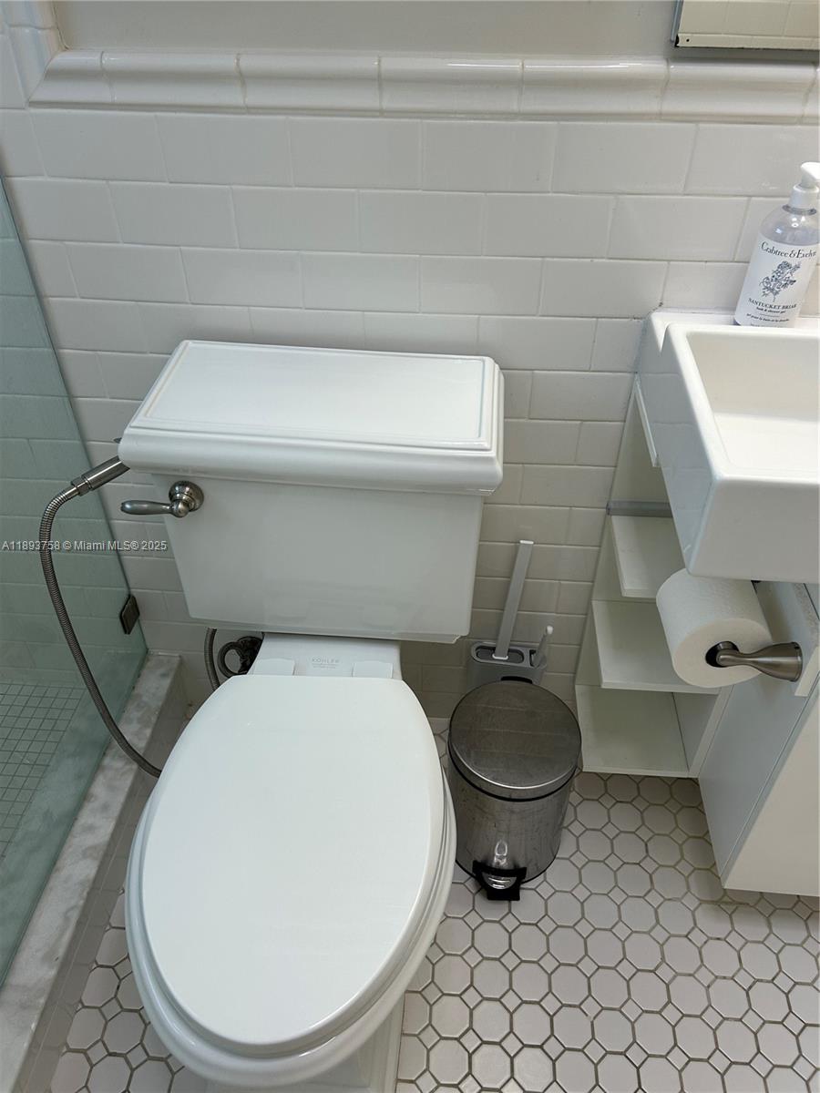 WATERWAY @ HOLLYWOOD BEAC - Residential Lease