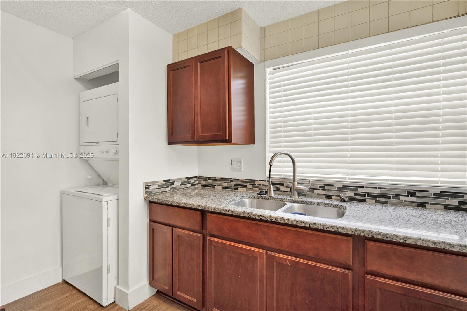 LAKESHORE CONDO #4 - Residential