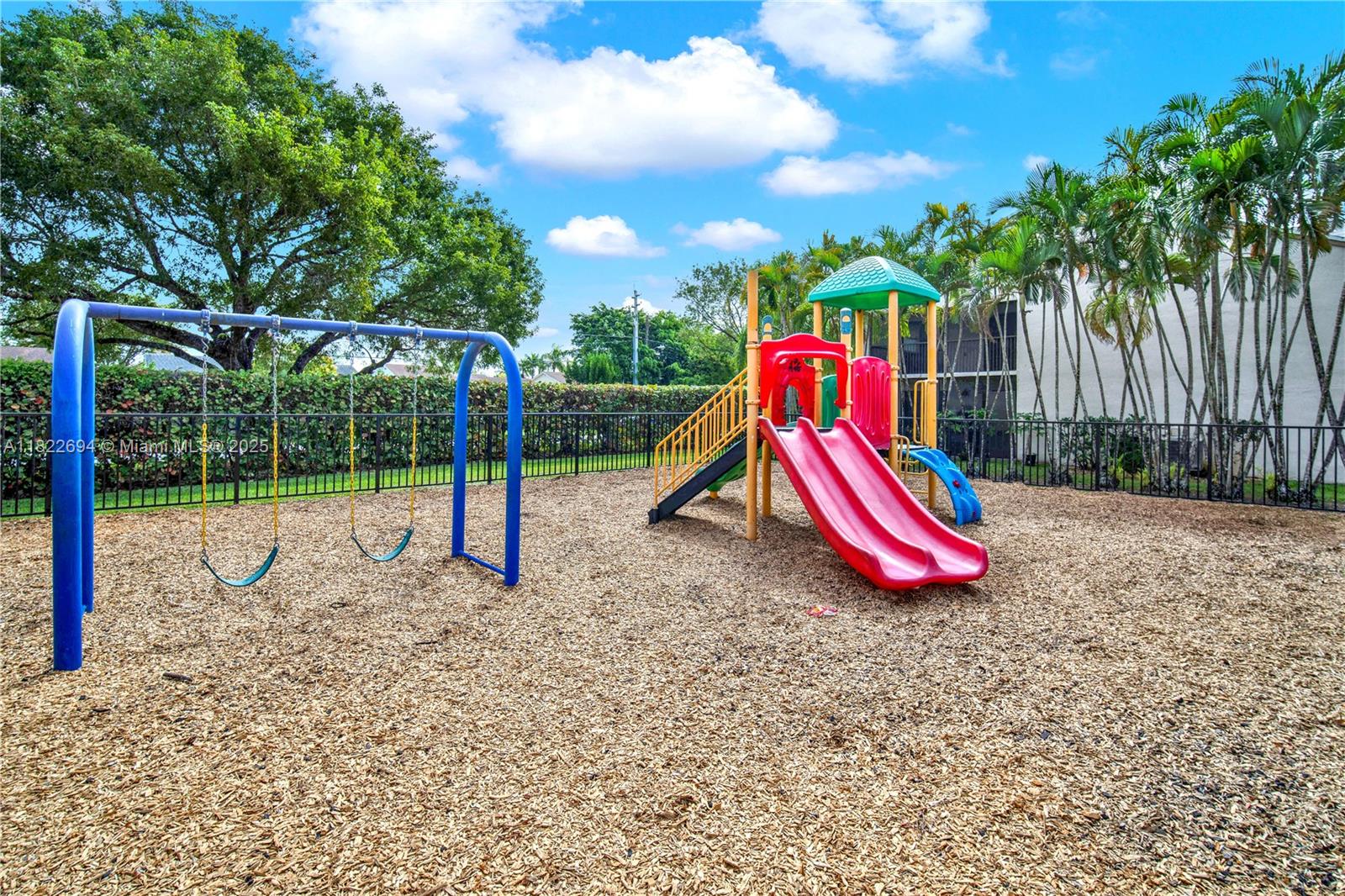 LAKESHORE CONDO #4 - Residential