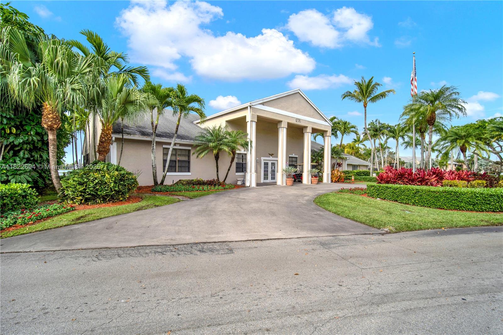 LAKESHORE CONDO #4 - Residential