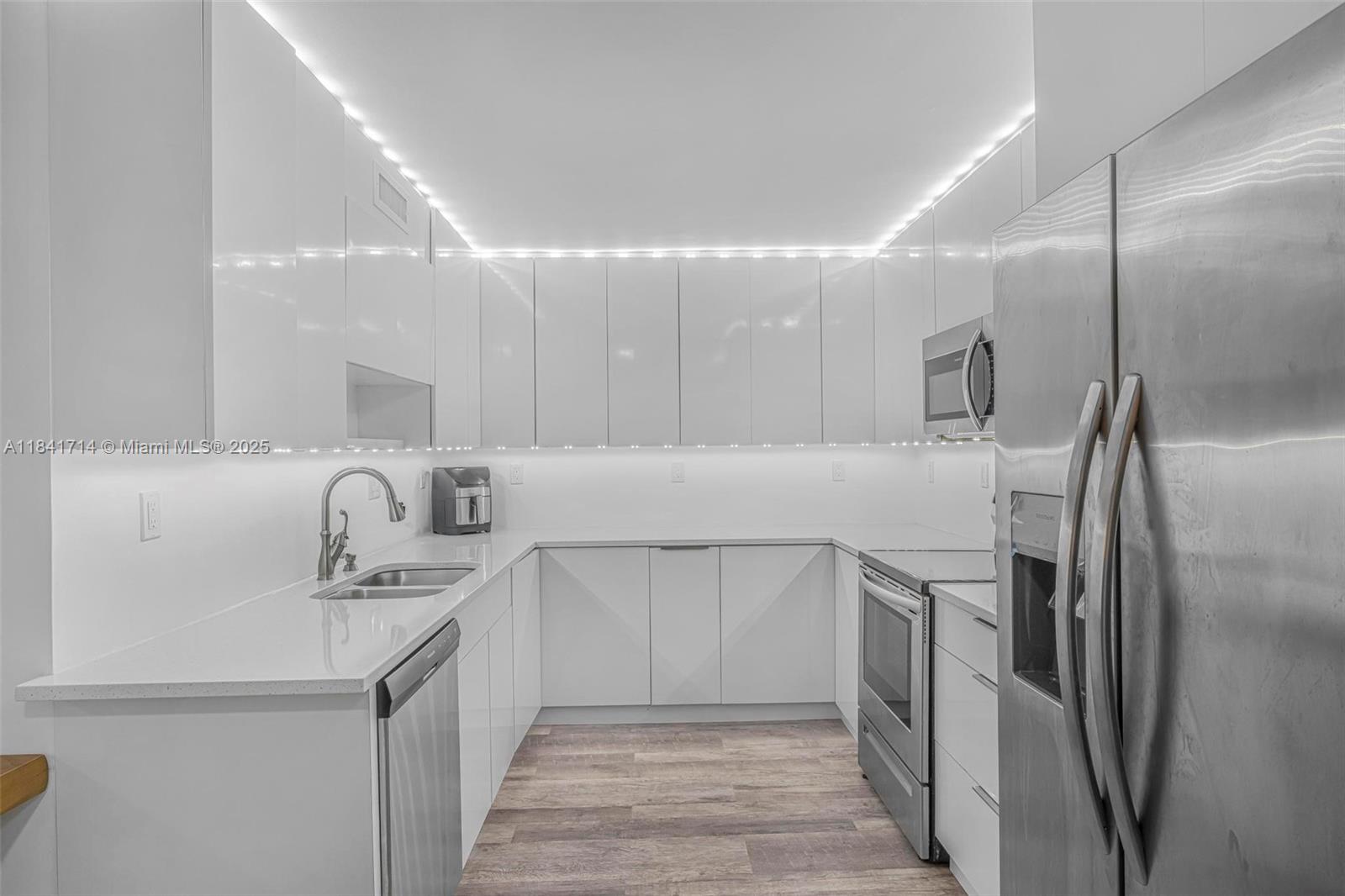 THE LEEWARD CONDO - Residential