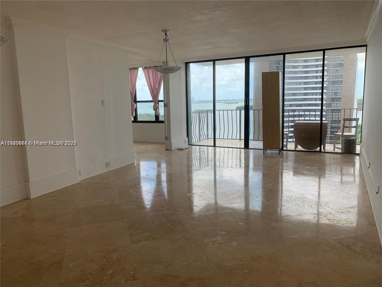 THE PALM BAY YACHT CLUB C - Residential