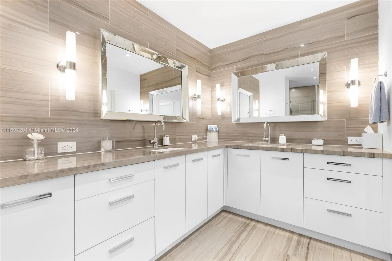 Miami Beach, Florida 33141, United States, 5 Bedrooms Bedrooms, ,6 BathroomsBathrooms,Residential,Active,31317