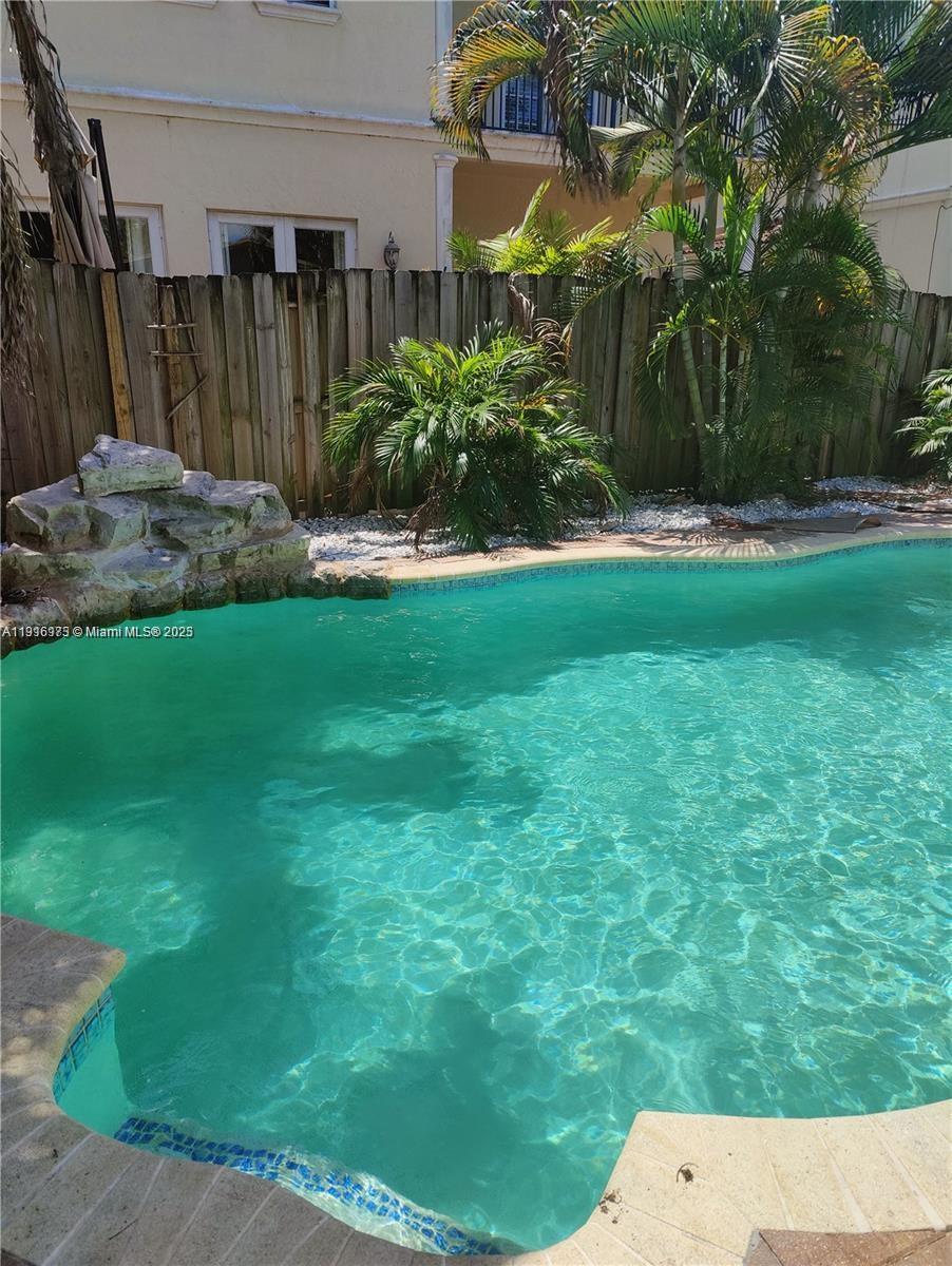 MIDDLE RIVER PLAZA - Residential Income