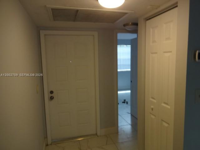 LAKESHORE CONDO 11 - Residential Lease