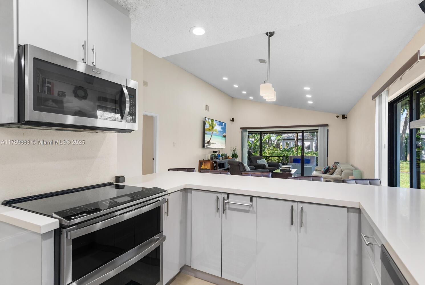 VILLAS AT BONAVENTURE IN - Residential