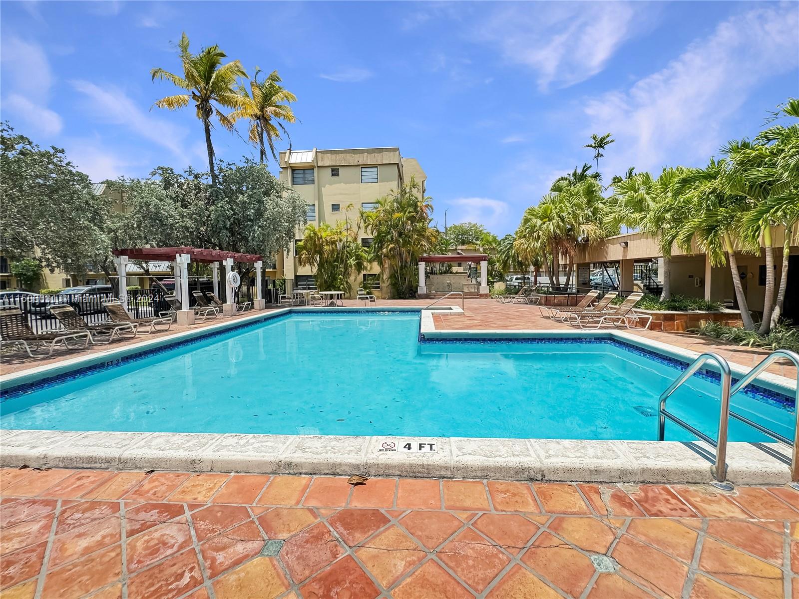 NOB HILL WEST CONDO - Residential
