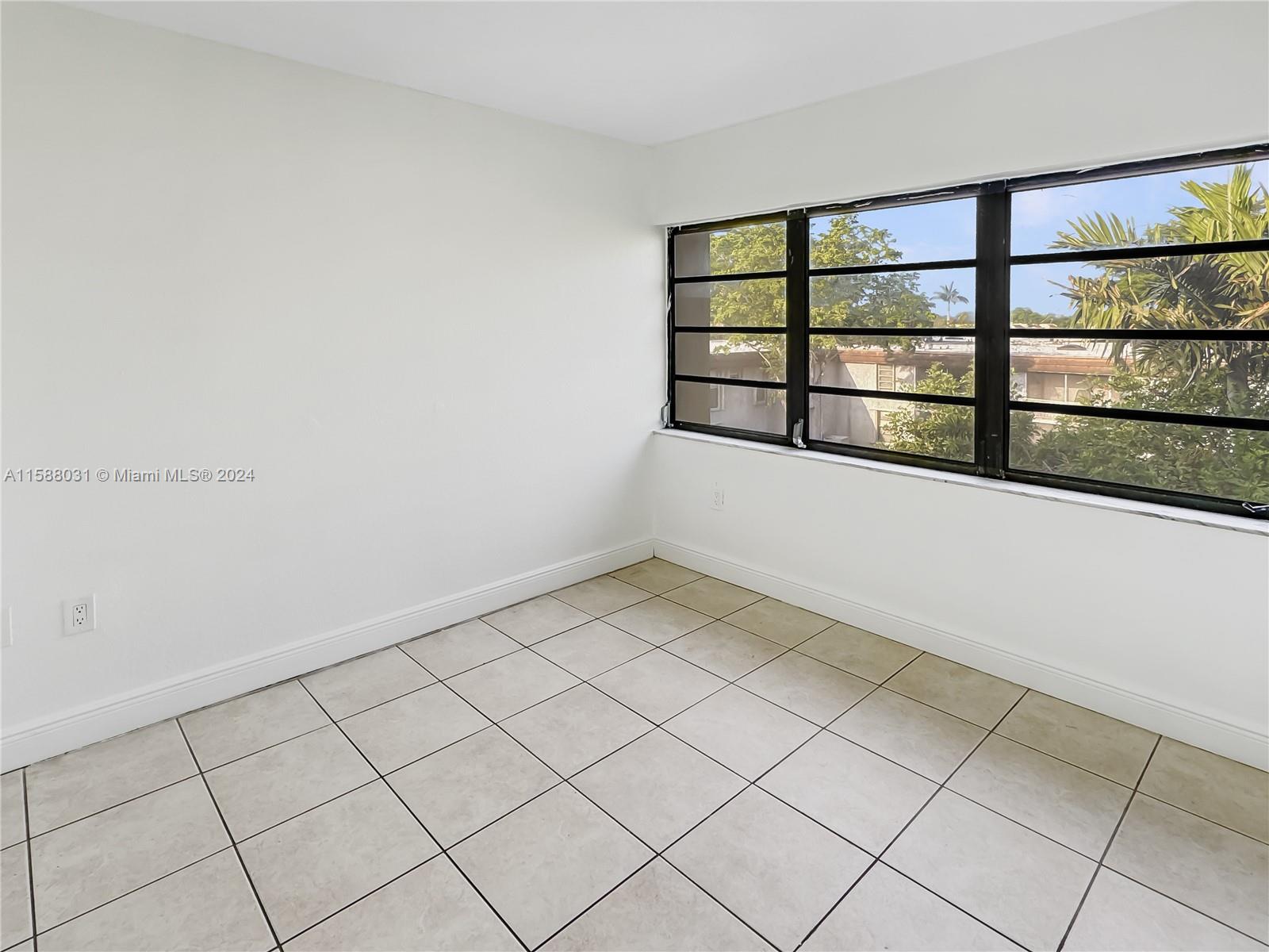 NOB HILL WEST CONDO - Residential