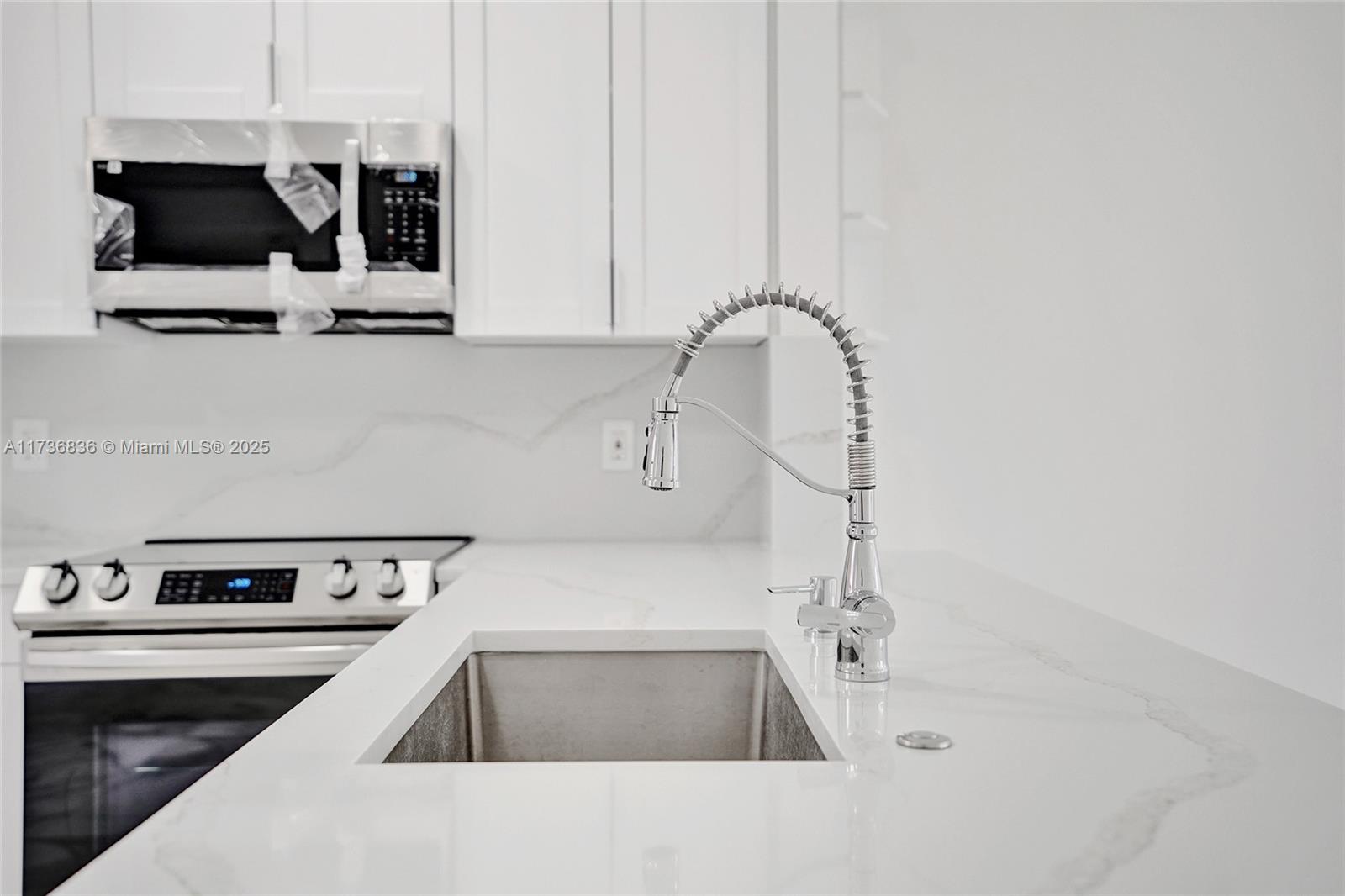 HUNTINGTON POINTE - Residential