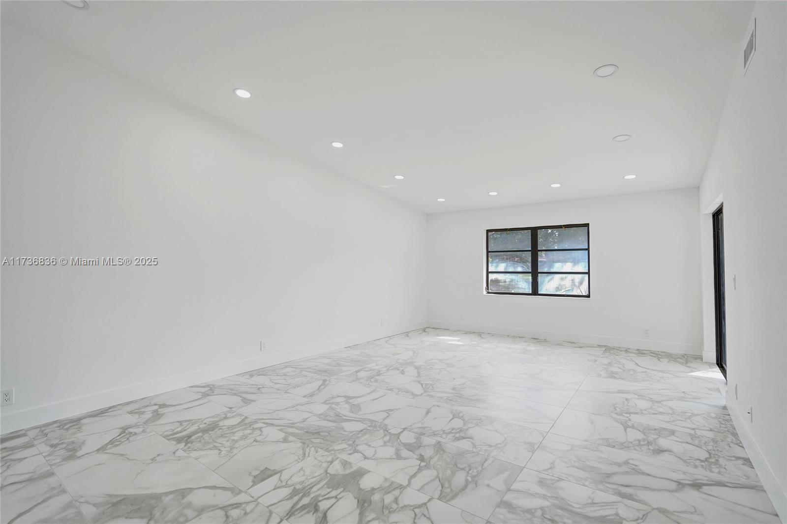 HUNTINGTON POINTE - Residential