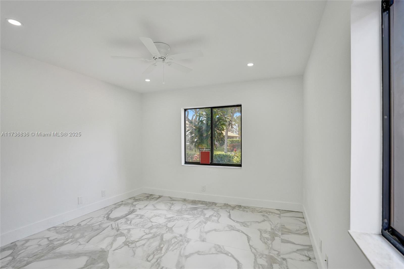 HUNTINGTON POINTE - Residential