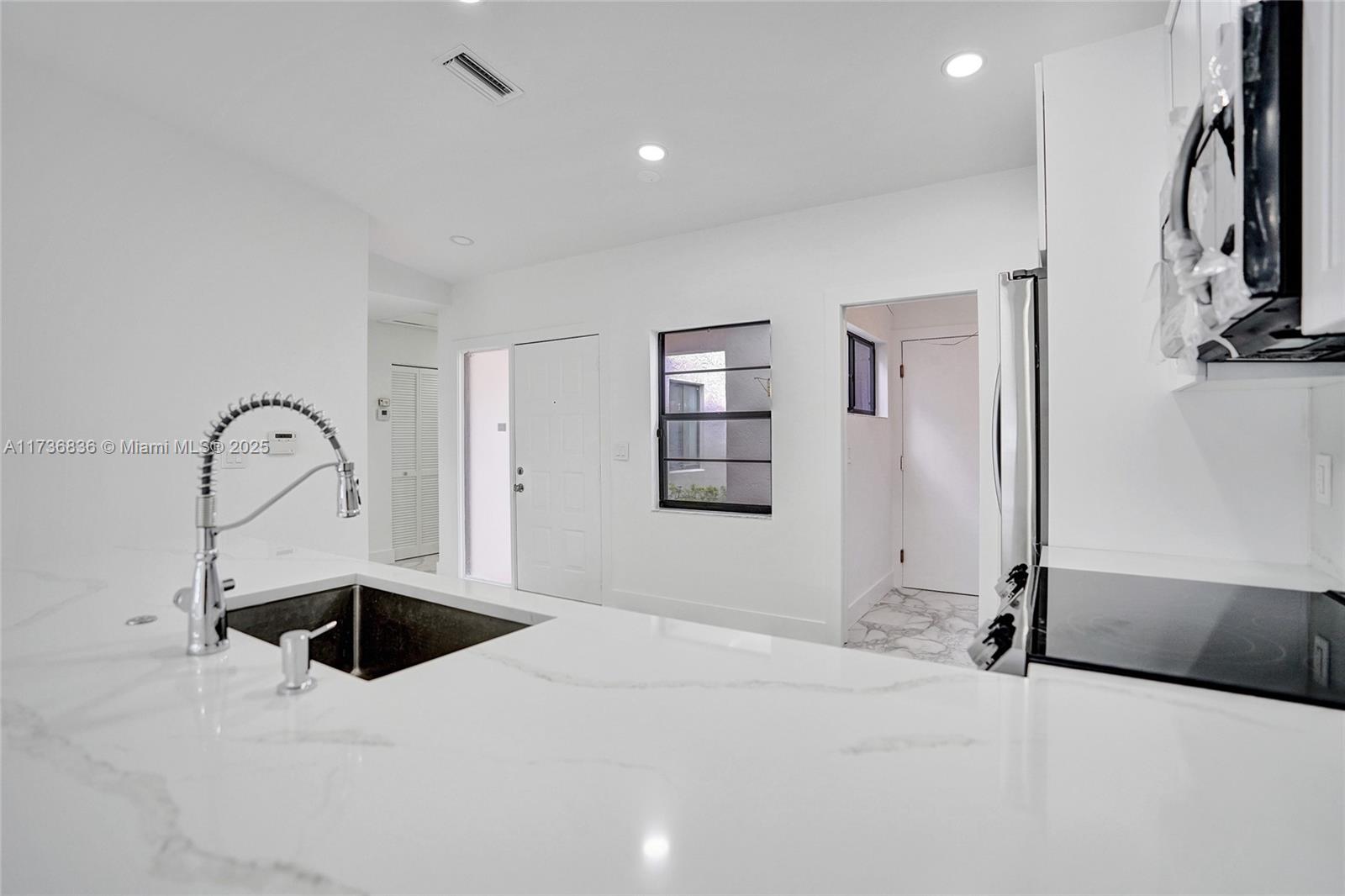 HUNTINGTON POINTE - Residential