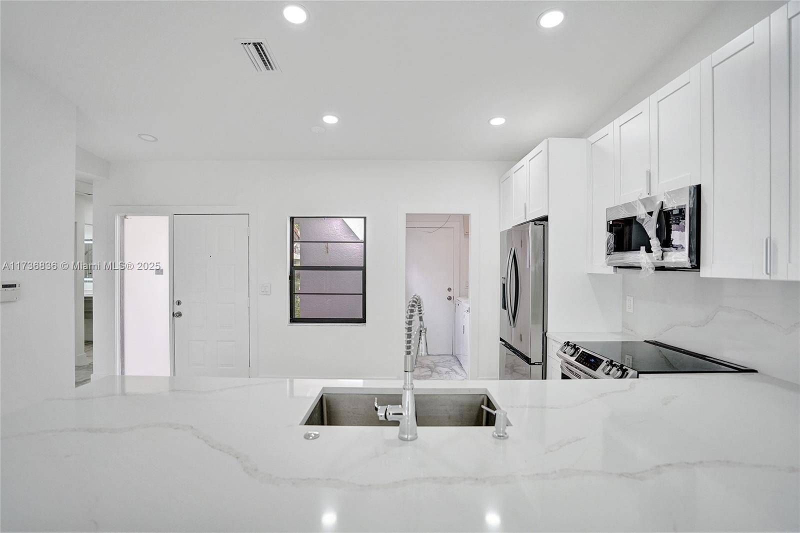 HUNTINGTON POINTE - Residential