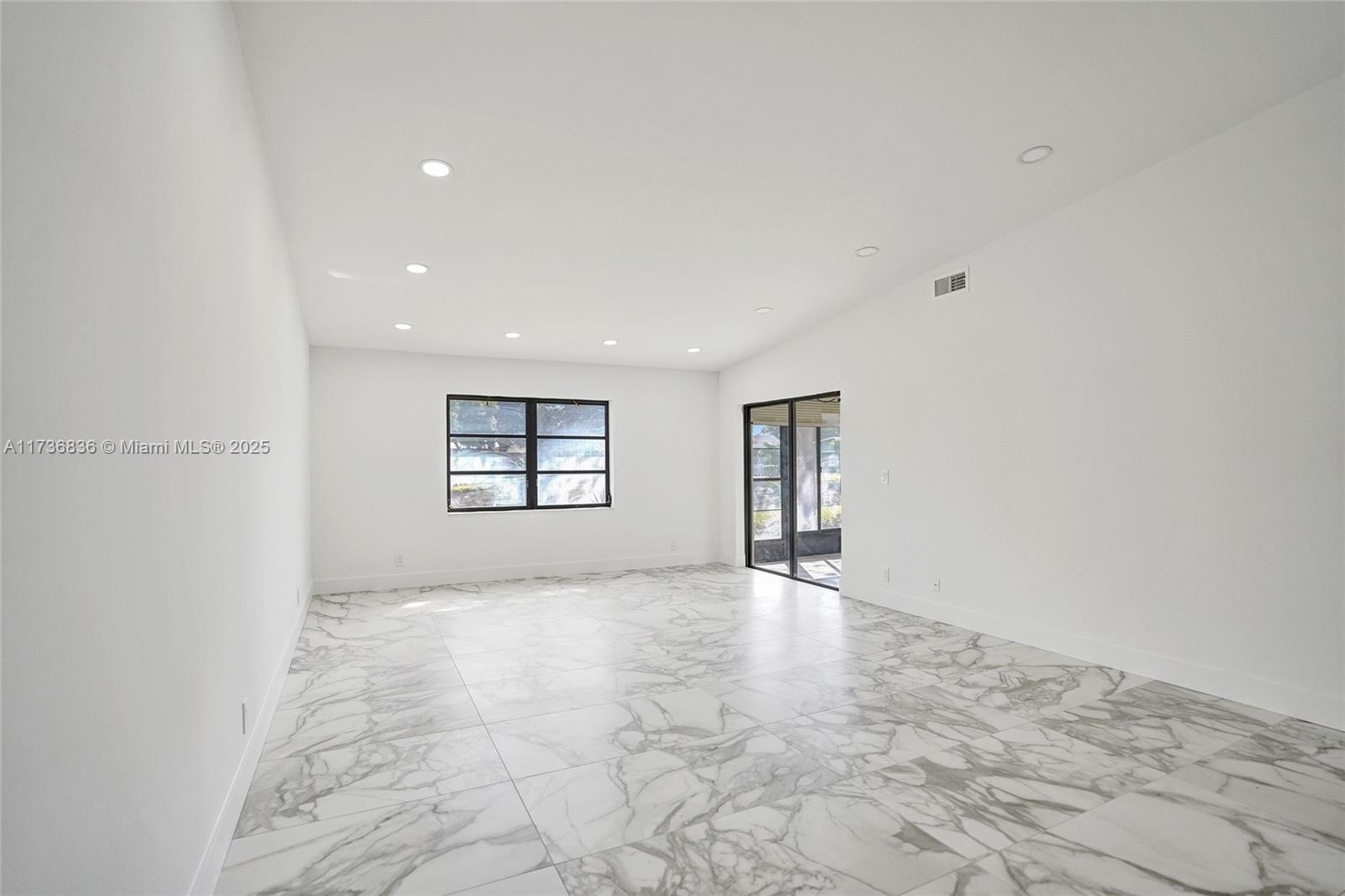 HUNTINGTON POINTE - Residential