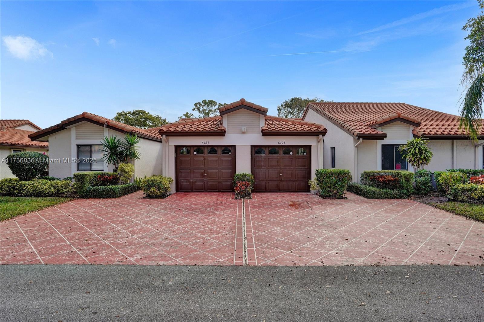 HUNTINGTON POINTE - Residential