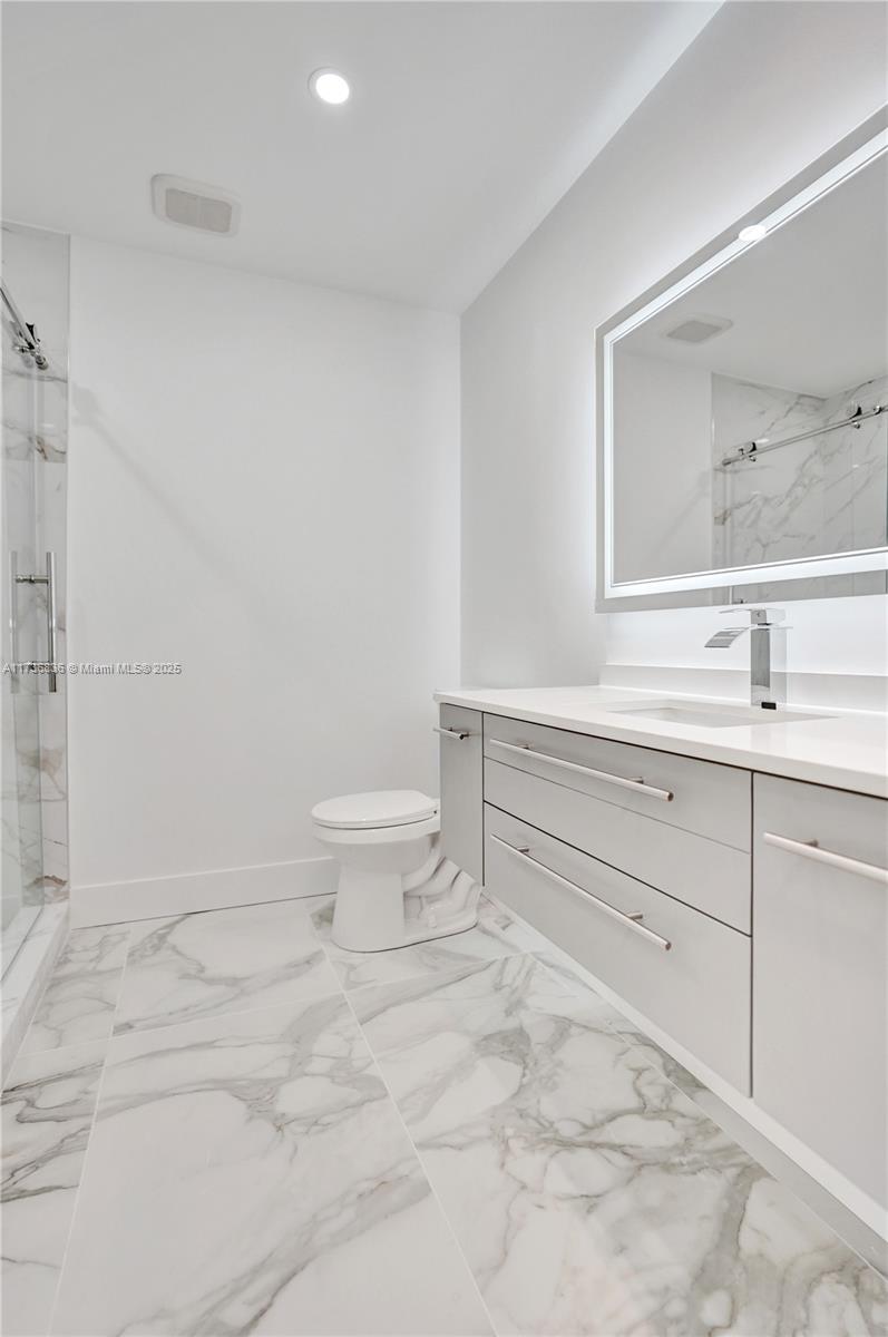 HUNTINGTON POINTE - Residential