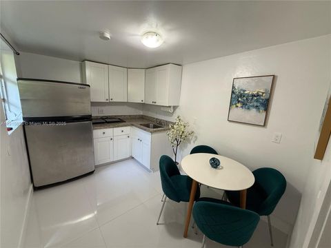 1131 SW 14th Ave 2 Miami FL 33135