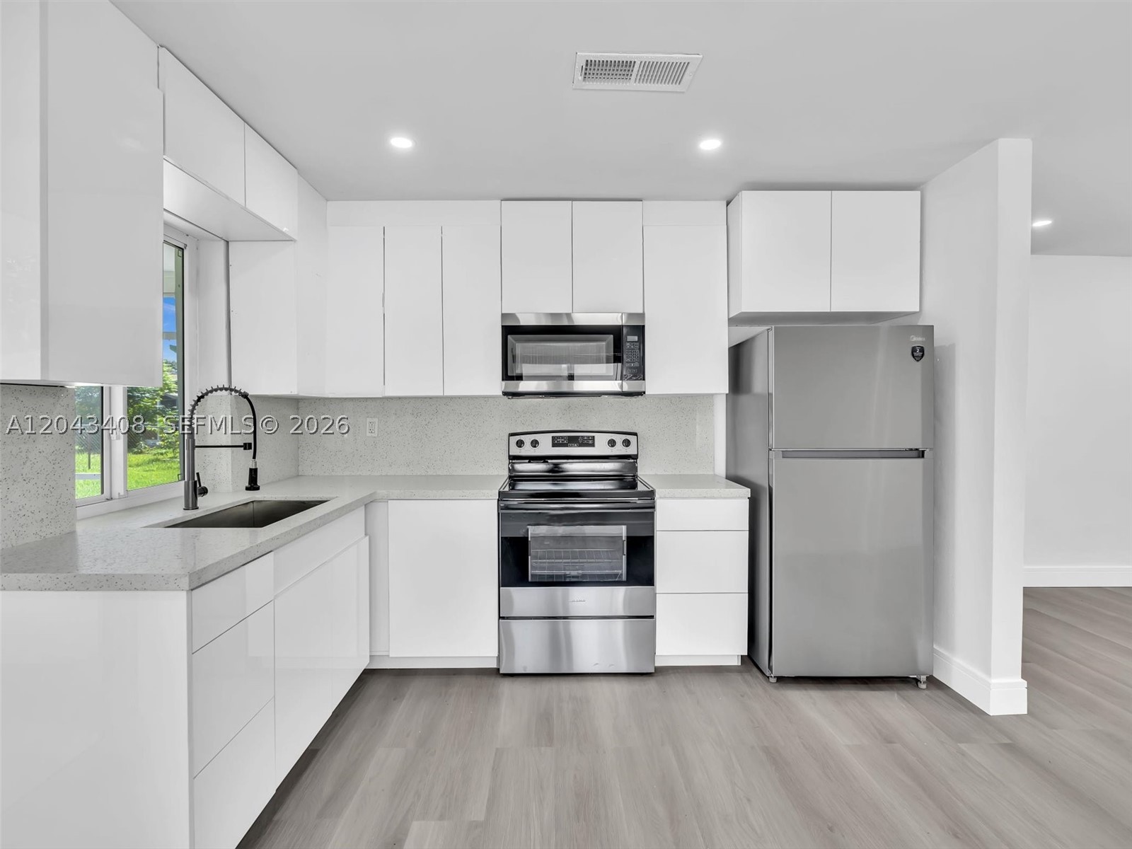 8145 Sunset Strip