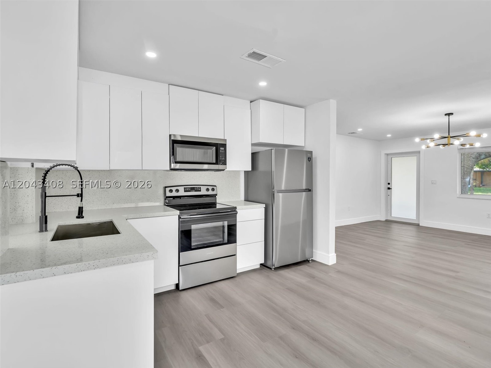 8145 Sunset Strip