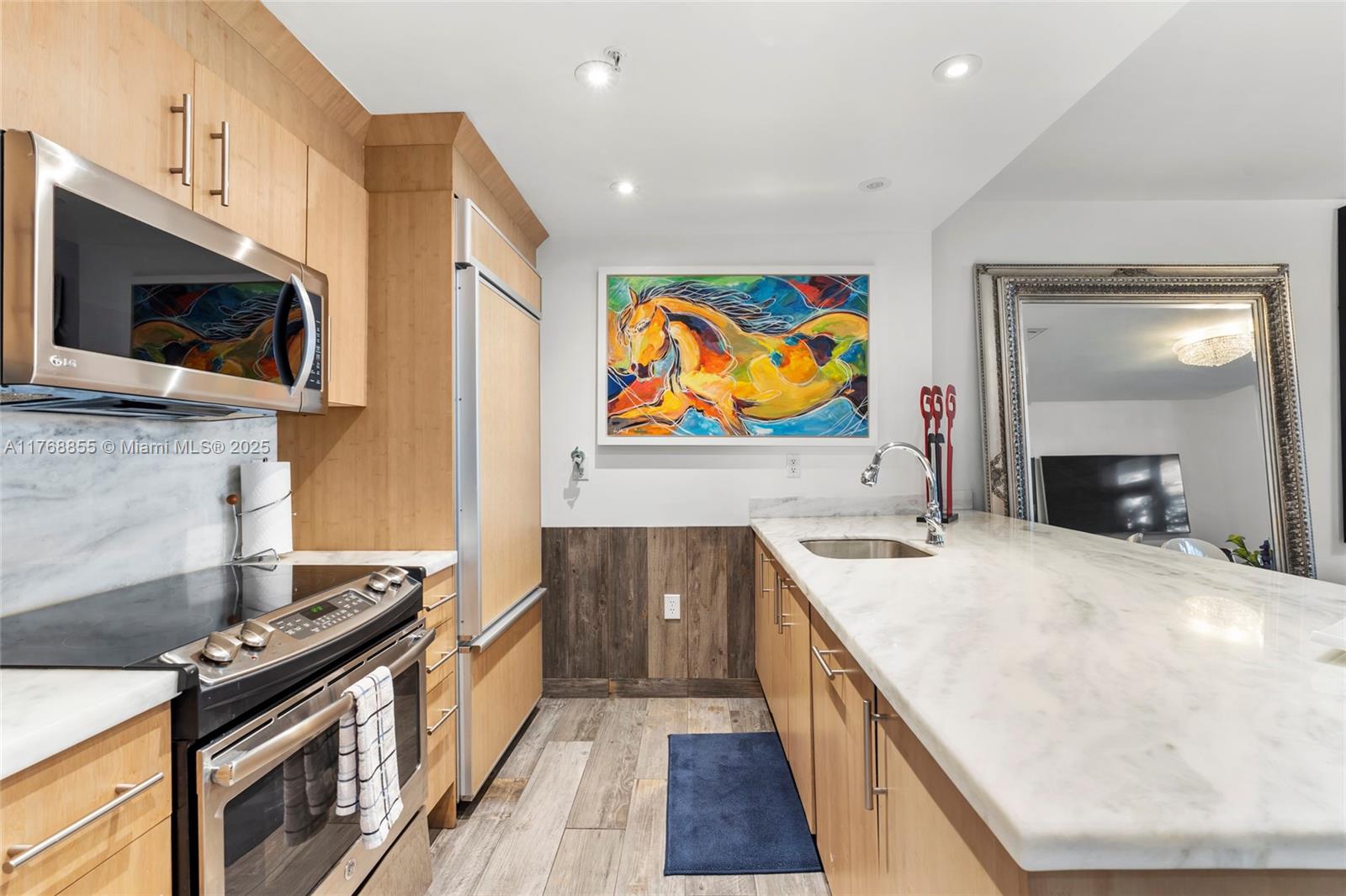 10275 Collins Ave 116
