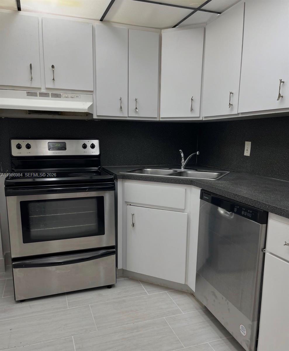 HARBOUR POINTE OF MIAMI C - Residential Lease