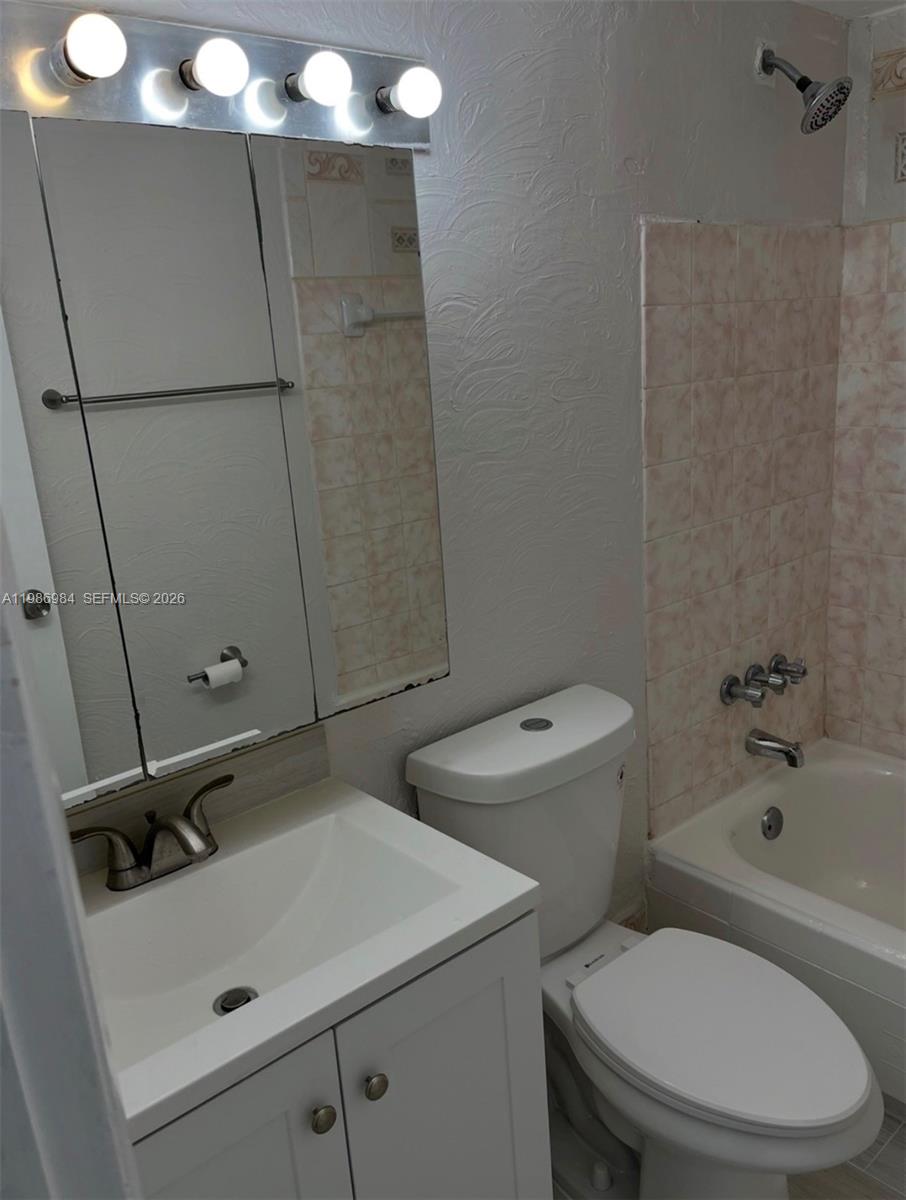 HARBOUR POINTE OF MIAMI C - Residential Lease