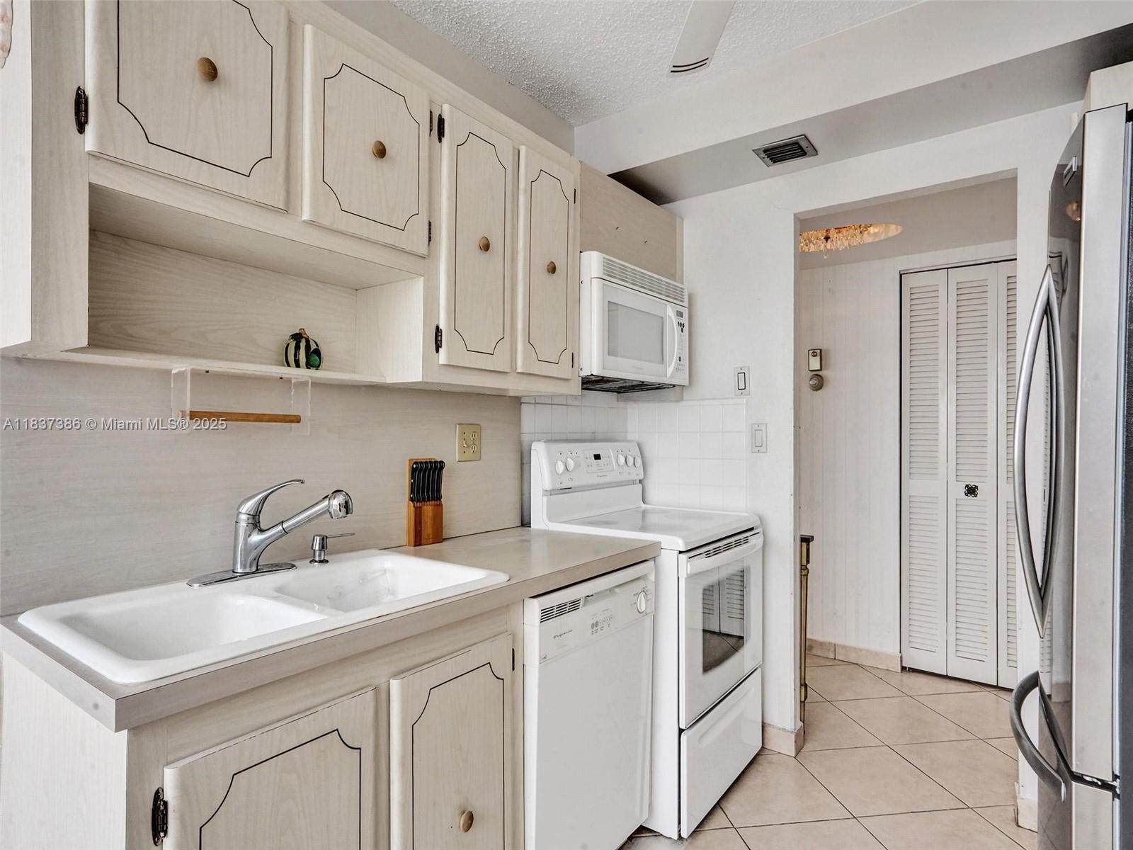1833 S Ocean Dr 1511