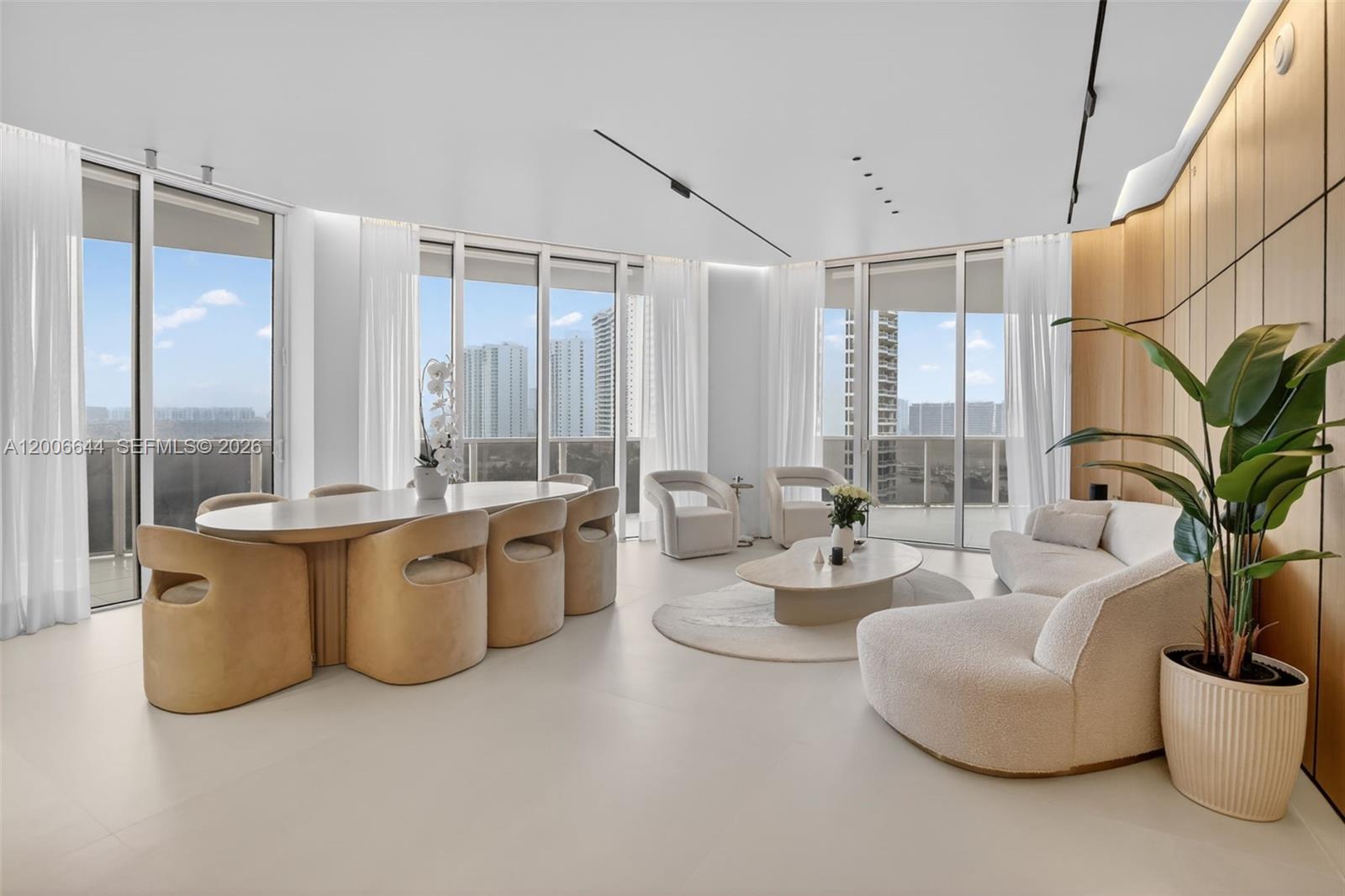 4100 Island Blvd 904