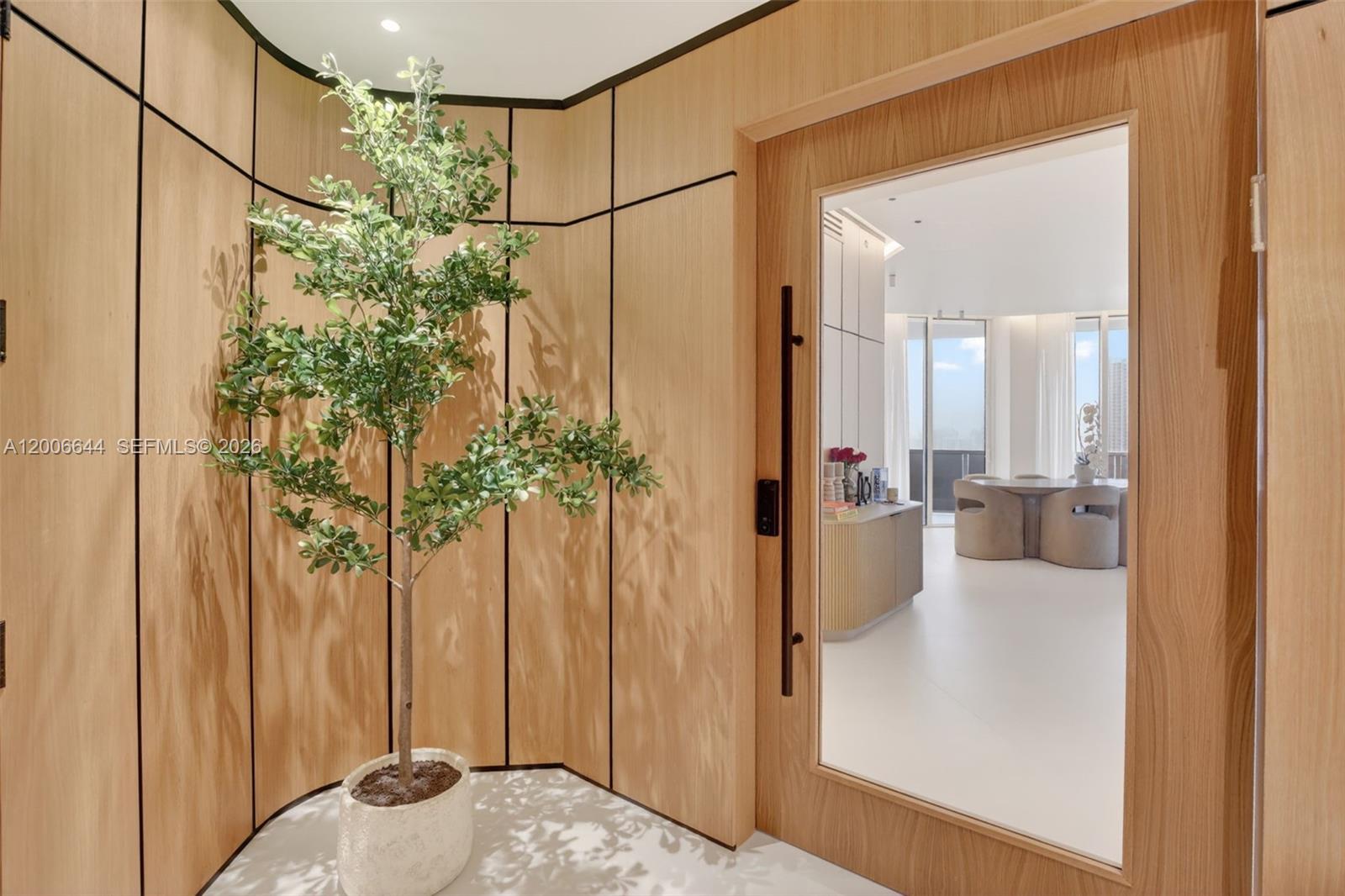 4100 Island Blvd 904