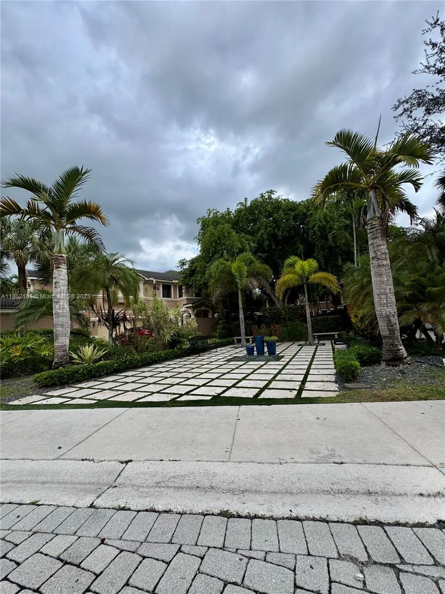 Weston, Florida 33332, United States, 3 Bedrooms Bedrooms, ,2 BathroomsBathrooms,Residential,Active,194902