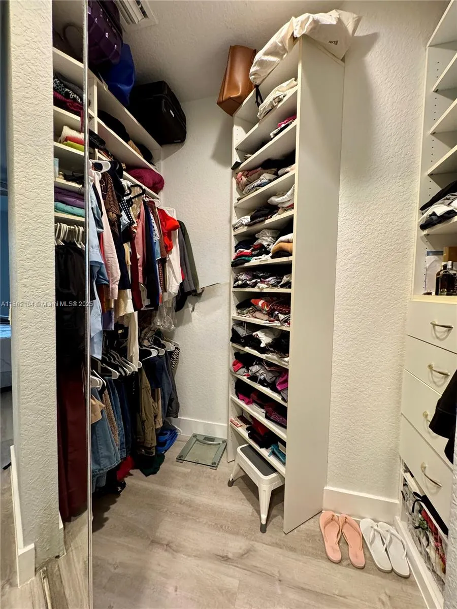 Weston, Florida 33332, United States, 3 Bedrooms Bedrooms, ,2 BathroomsBathrooms,Residential,Active,194902