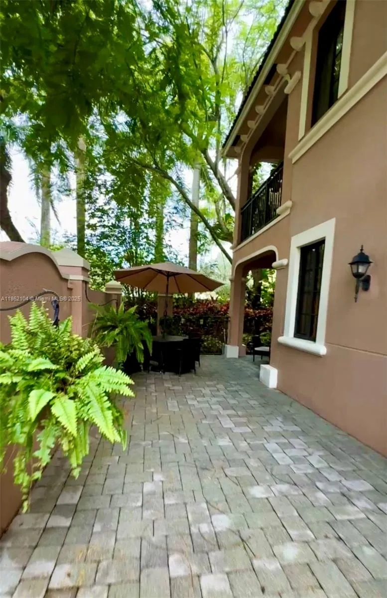 Weston, Florida 33332, United States, 3 Bedrooms Bedrooms, ,2 BathroomsBathrooms,Residential,Active,194902