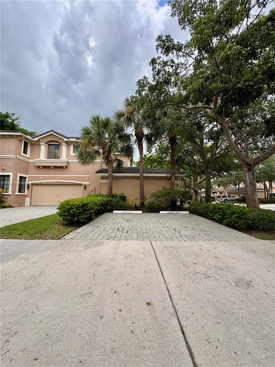 Weston, Florida 33332, United States, 3 Bedrooms Bedrooms, ,2 BathroomsBathrooms,Residential,Active,194902