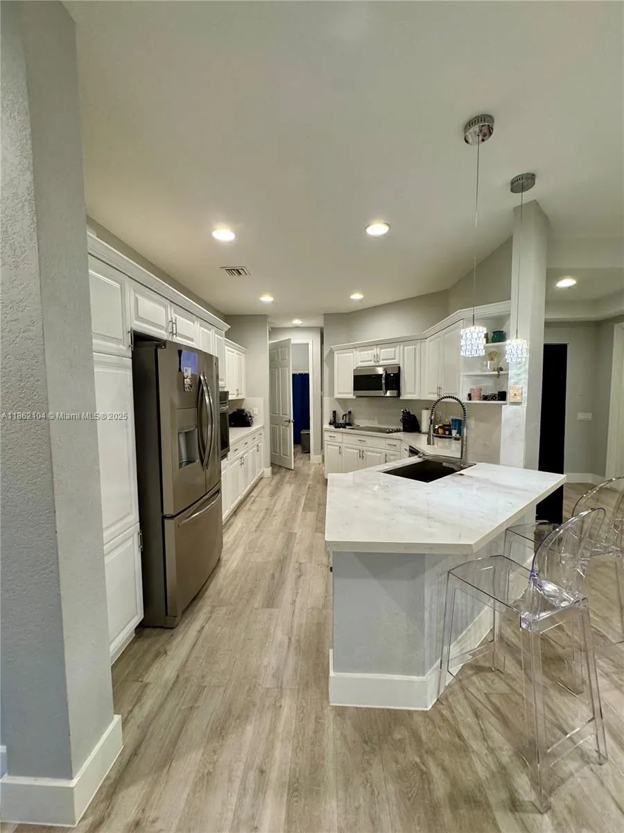 Weston, Florida 33332, United States, 3 Bedrooms Bedrooms, ,2 BathroomsBathrooms,Residential,Active,194902