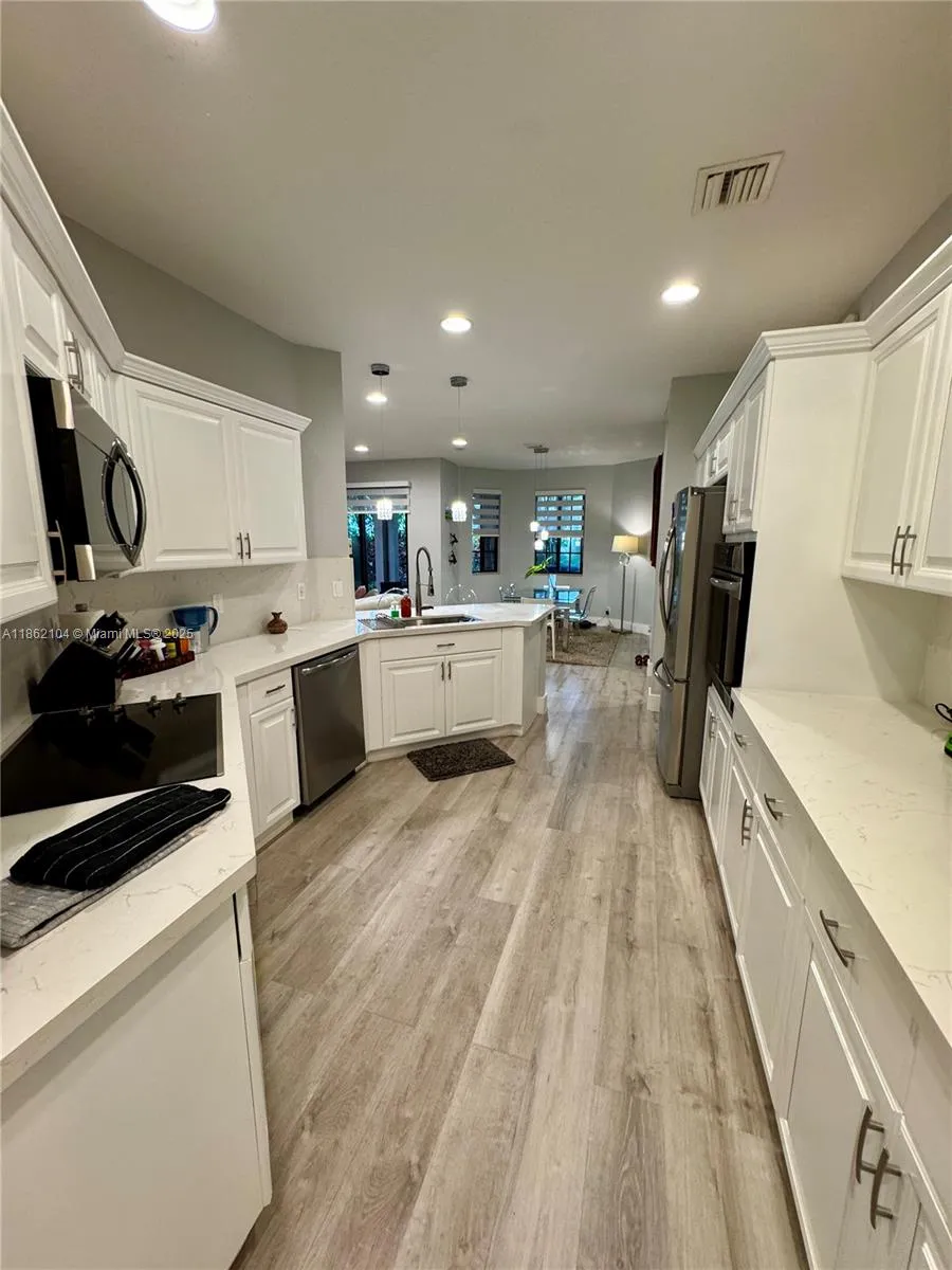 Weston, Florida 33332, United States, 3 Bedrooms Bedrooms, ,2 BathroomsBathrooms,Residential,Active,194902