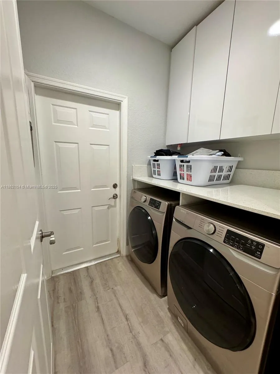 Weston, Florida 33332, United States, 3 Bedrooms Bedrooms, ,2 BathroomsBathrooms,Residential,Active,194902