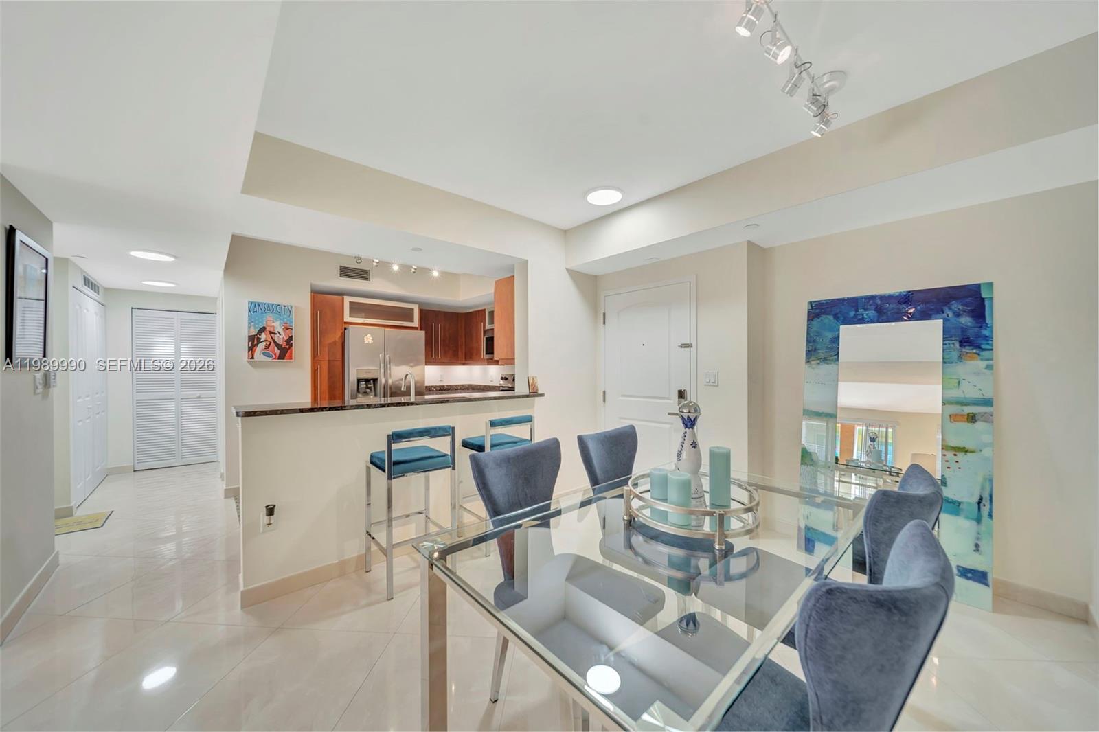 TOSCANO CONDO - Residential