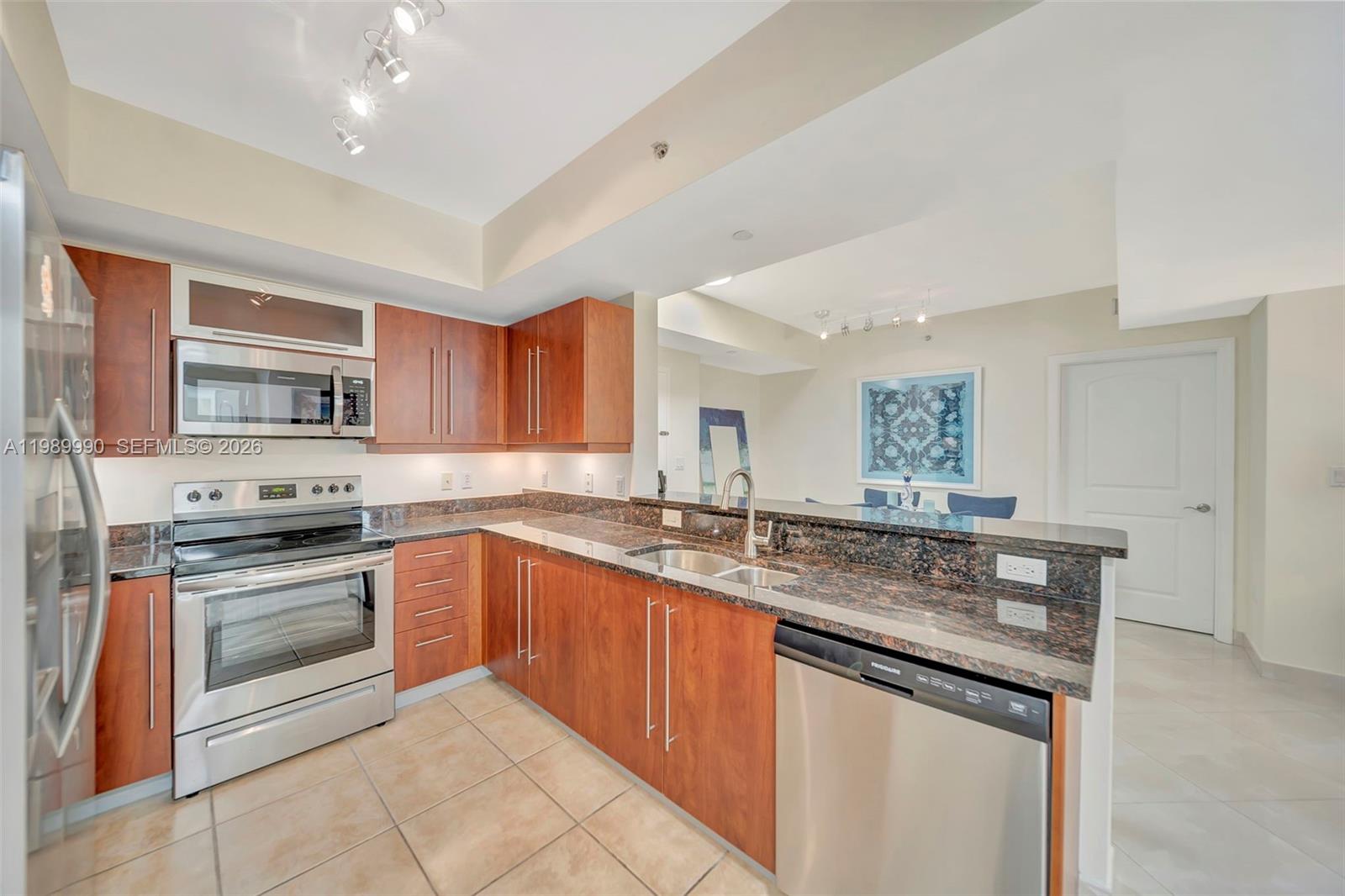 TOSCANO CONDO - Residential