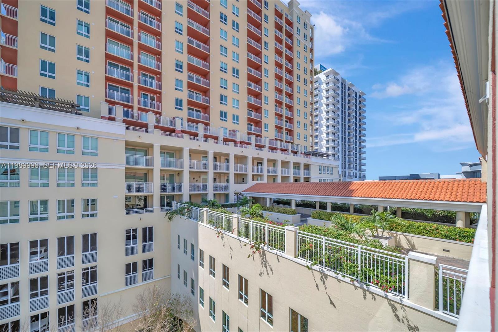 TOSCANO CONDO - Residential