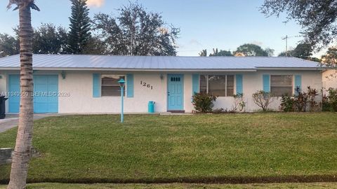 1261 SE Mendavia Ave Port St Lucie FL 34952