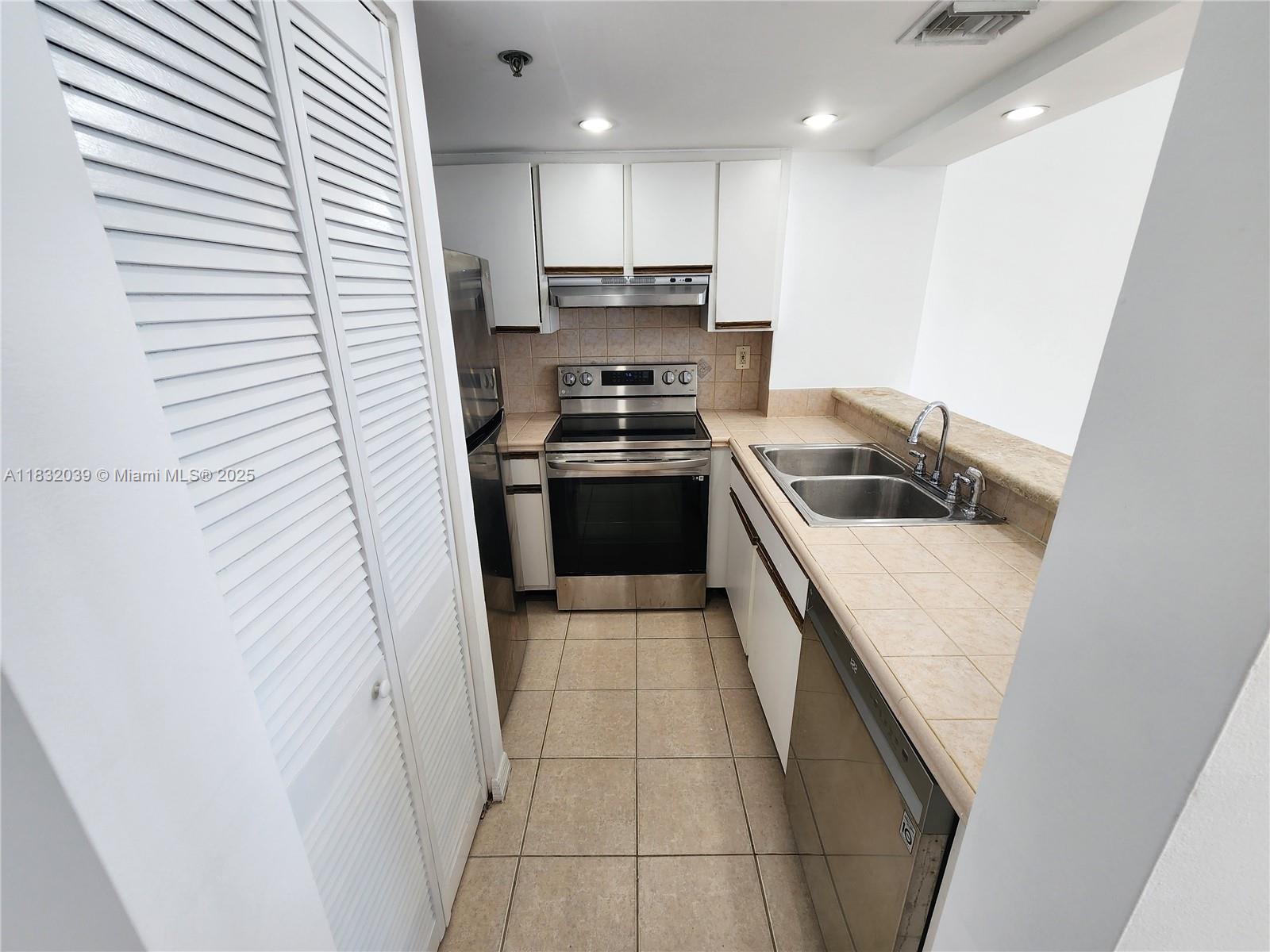 540 Brickell Key Dr 1603