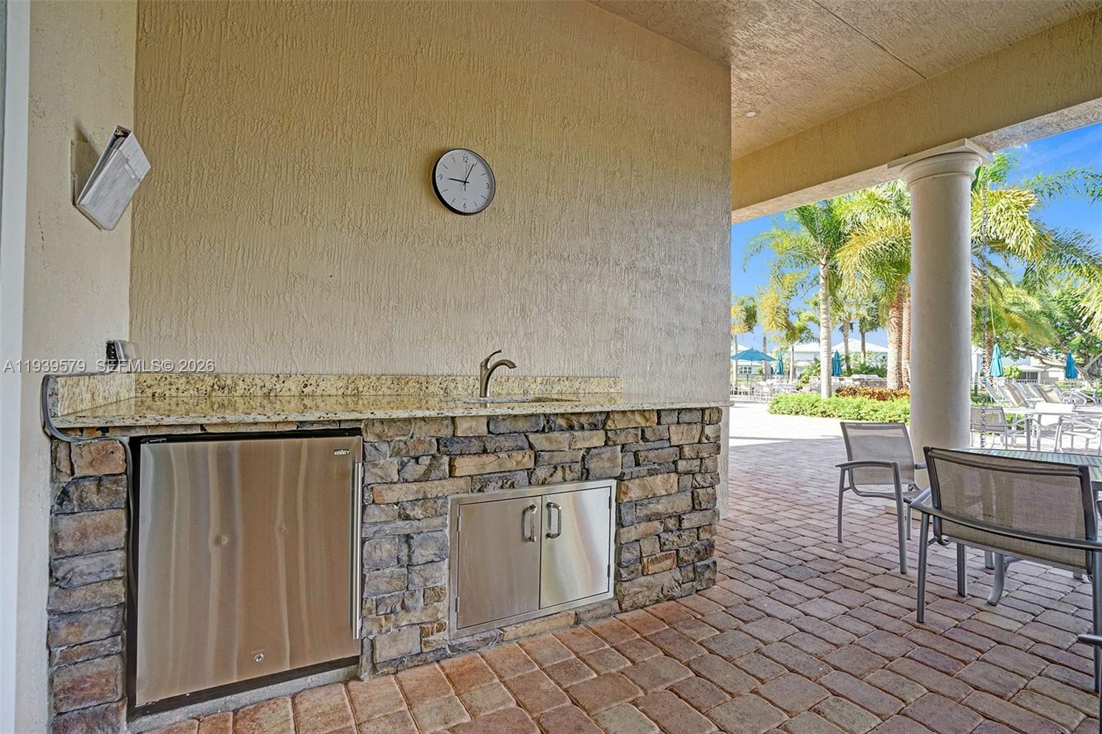 HILLCREST COUNTRY CLUB SO - Residential Lease