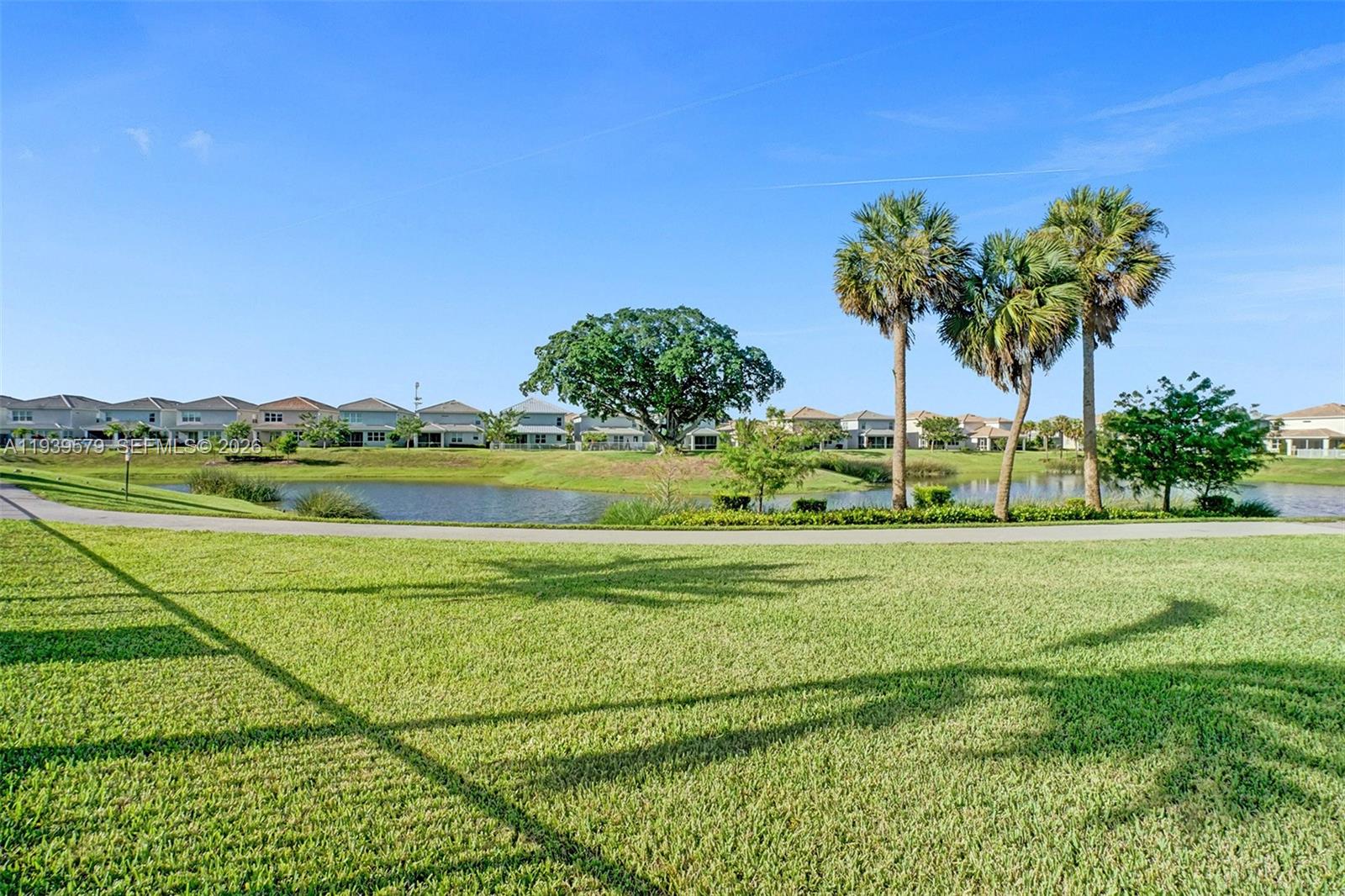 HILLCREST COUNTRY CLUB SO - Residential Lease