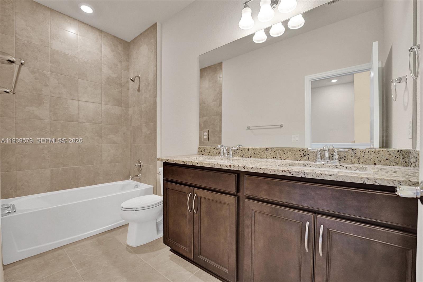 HILLCREST COUNTRY CLUB SO - Residential Lease