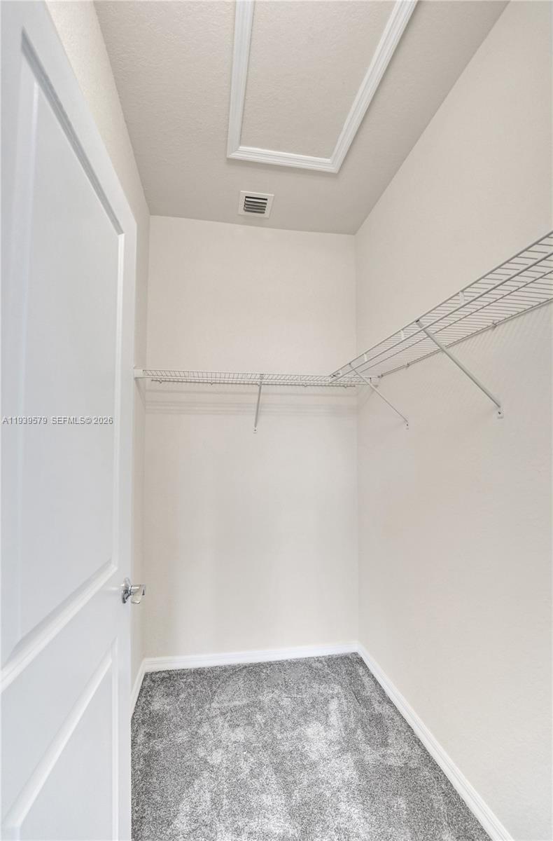 HILLCREST COUNTRY CLUB SO - Residential Lease